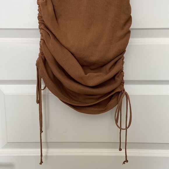 LOINESS camel colored cinch dress - Picture 4 of 6